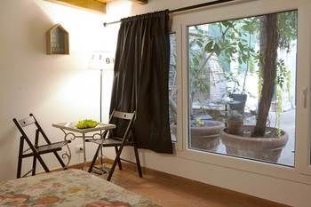 Domus Dea Bed & Breakfast Rome