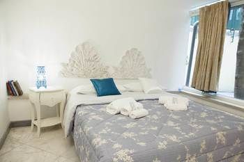 Bed & Breakfast Domus Dea 3*