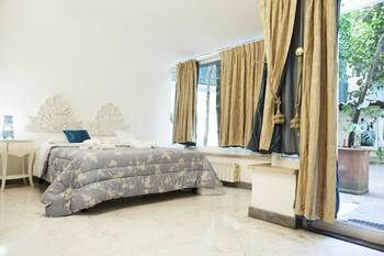 Domus Dea