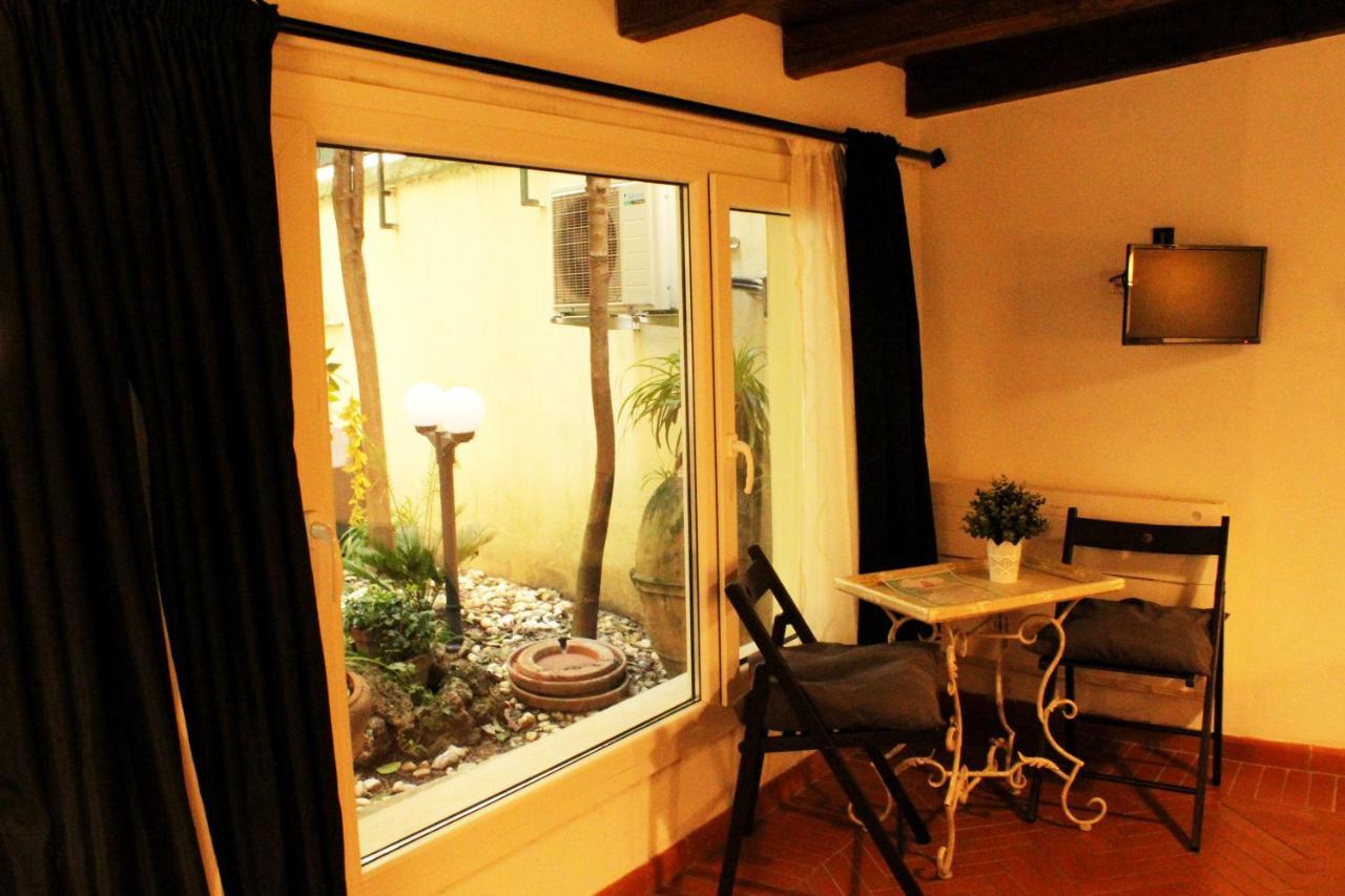 Domus Dea Bed & Breakfast 3*